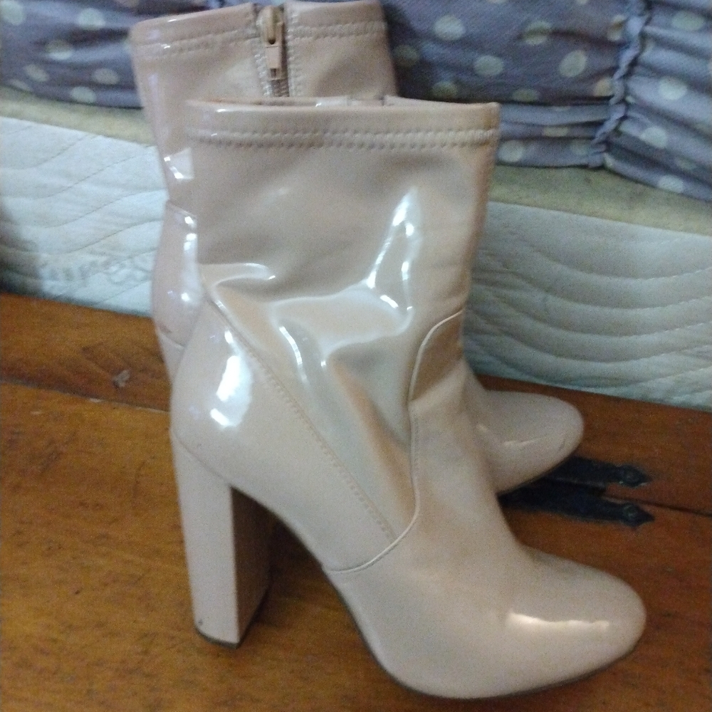 Camel latex boots